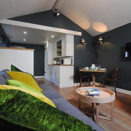 Courtyard Cottages Lymington, 2 Adults Only Bagian luar foto