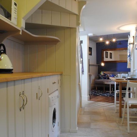 Courtyard Cottages Lymington, 2 Adults Only Bagian luar foto