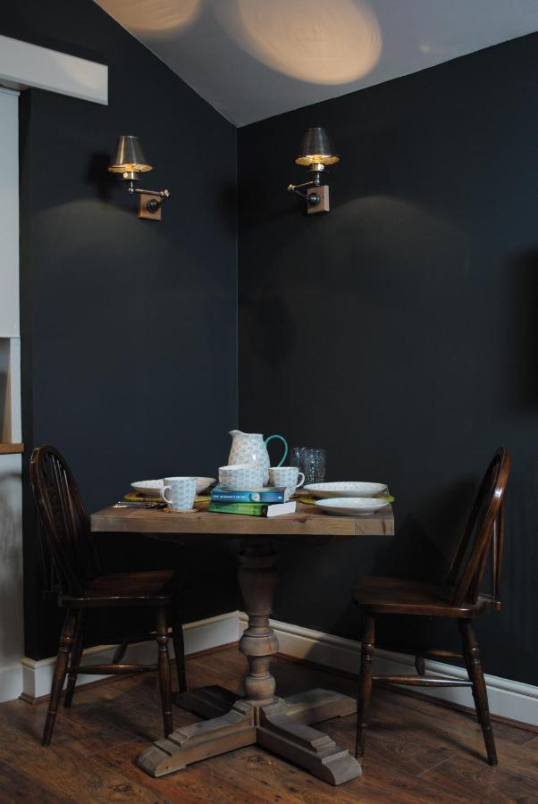 Courtyard Cottages Lymington, 2 Adults Only Bagian luar foto