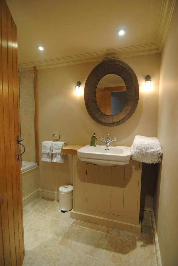 Courtyard Cottages Lymington, 2 Adults Only Bagian luar foto