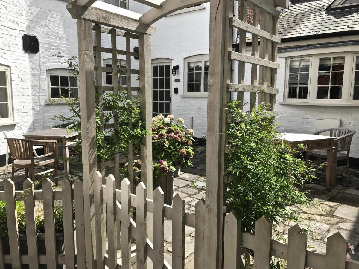 Courtyard Cottages Lymington, 2 Adults Only Bagian luar foto